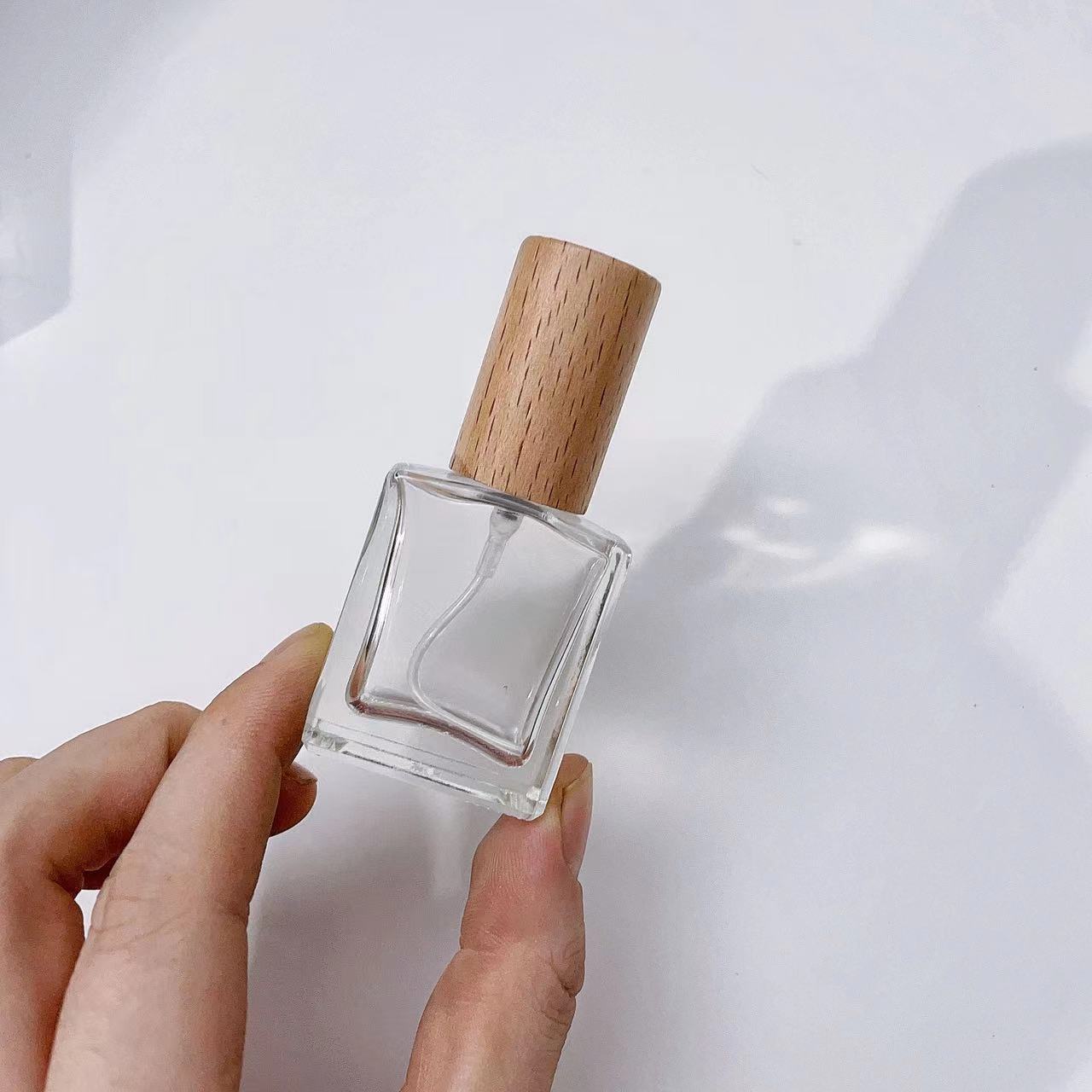 ガラスフレグランススプレー,ポータブル,正方形,詰め替え可能 - Perfume Fragrance Ingredients のレビューと価格